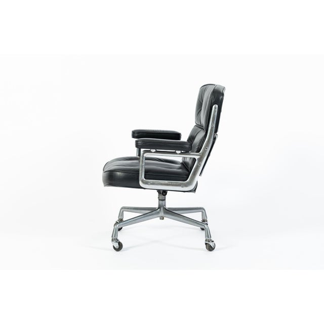 Mid-Century Modern Eames Time Life Executive Lobby Chair Herman Miller Black Leather Office Chair For Sale - Image 3 of 15