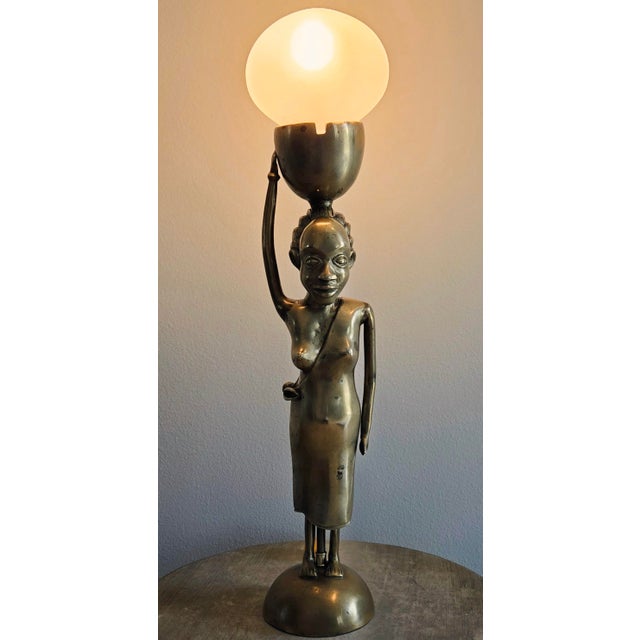 Hollywood Regency Vintage African Brass Figural Lady Table Lamp With Frosted Globe For Sale - Image 3 of 15