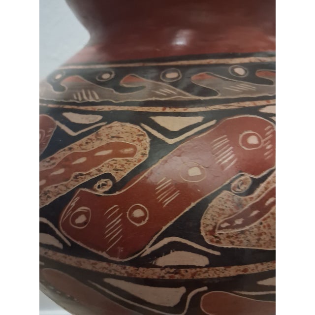 Signed 12" Mata Sgaffito Vessel -Ines Oliva- Geometric Lizard Motif. For Sale - Image 4 of 11