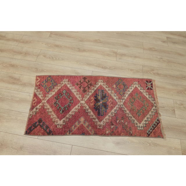 1960s Turkish Traditional Geometric Design Hand Knotted Small Red Oushak Rug For Sale - Image 4 of 13