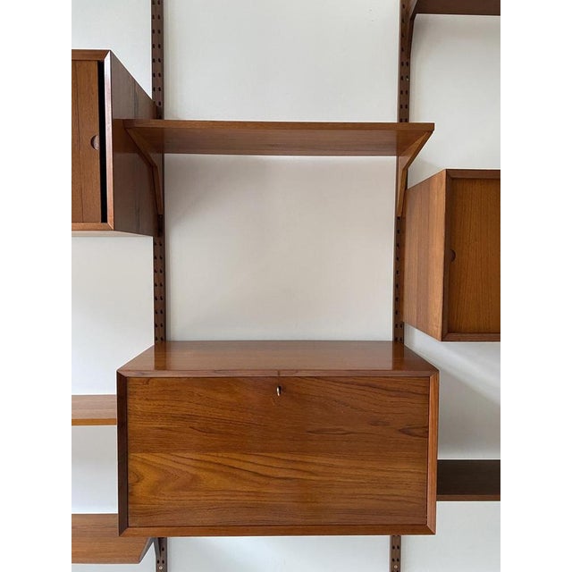 Four Royal System Columns in Teak by Poul Cadovius, 1970 For Sale - Image 9 of 18