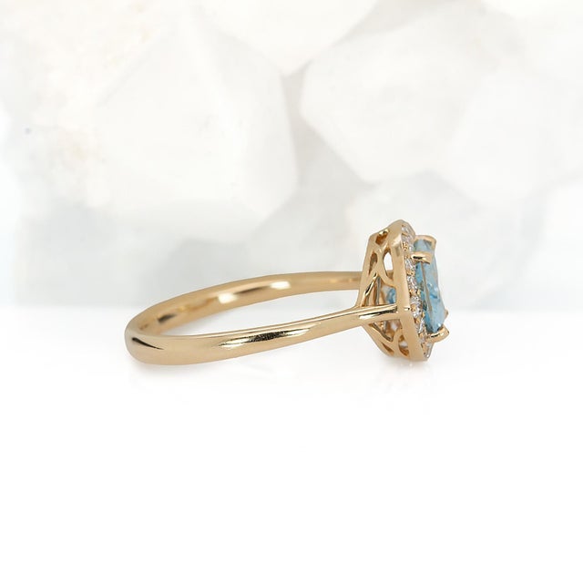 Metal 1.5cts Aquamarine Ring With Natural Diamonds Accents: Solid 14k Gold, 9x7mm For Sale - Image 7 of 10