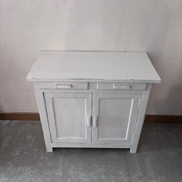 Parisian Buffet in White Patina, in Very Good conditions. Designed 1960 to 1969