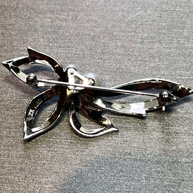 Contemporary 1990s Mikimoto Estate Akoya Pearl Brooch Silver 5 mm For Sale - Image 3 of 8