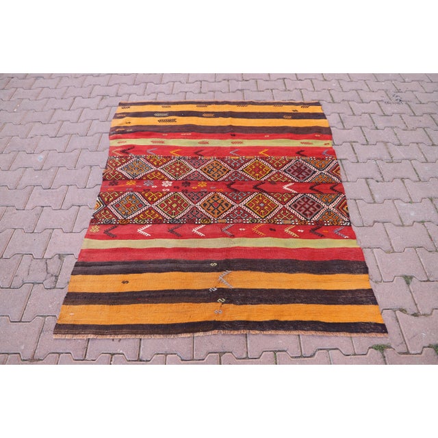 1960s Anatolian Ethnic Design Hand Knotted Natural Kilim Rug For Sale - Image 10 of 10