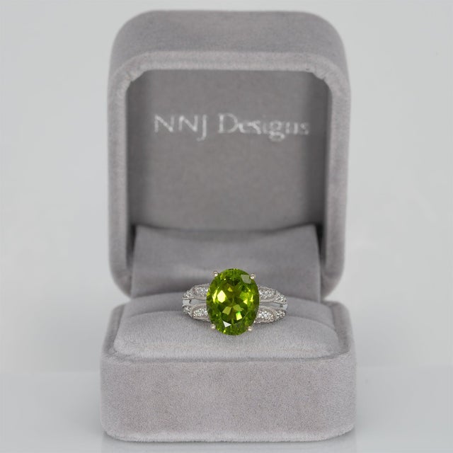 Modern 7.2Ct Peridot Ring With Earth Mined Diamond Halo: Solid 14k Gold, Size 6.75 For Sale - Image 3 of 10