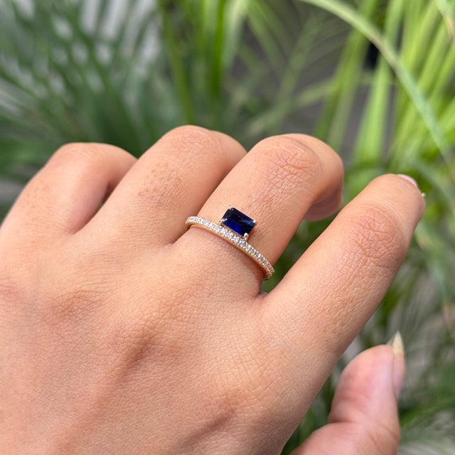 Mexican Modern East-West Emerald-Cut Blue Sapphire & Diamond Ring Size 6 in 14k Yellow Gold For Sale - Image 3 of 18