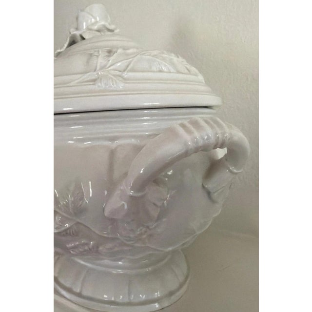 French Elegant Vintage Mottahdeh Tureen Musée Des Arts - Made in Italy For Sale - Image 3 of 7