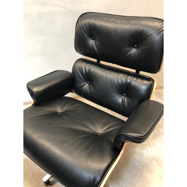 Black Set of Lounge Chair and Ottoman by Charles & Ray Eames for Herman Miller, 2010 For Sale - Image 8 of 9