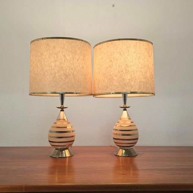 Mid-Century Modern Mid 20th Century Wescal Atomic Ceramic Table Lamps With Original Fiberglass Shades - a Pair For Sale - Image 3 of 15