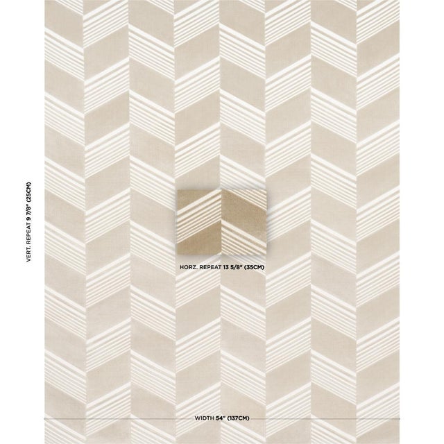 Created in collaboration with Haitian-American fashion designer Victor Glemaud, Jessie Cut Velvet is a stylish offset...