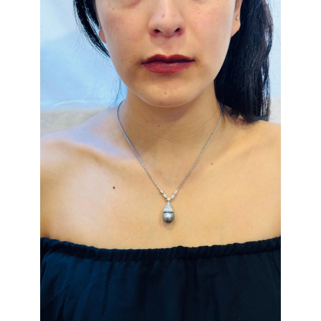 14 mm Black Round Tahitian Pearl & 2 Ct Diamond 14 Kt Gold Pendant /Necklace For Sale - Image 12 of 18