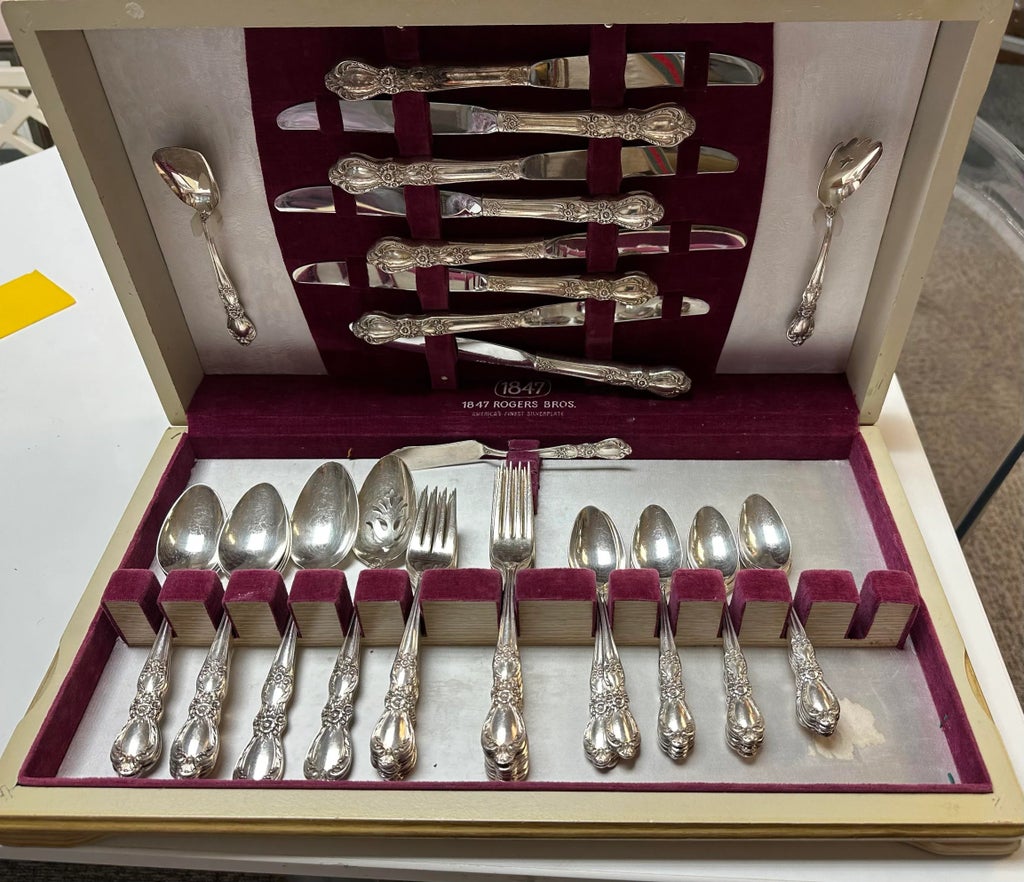 1847 Rogers Bros. Heritage Silverplate Flatware Set- 57 Pieces