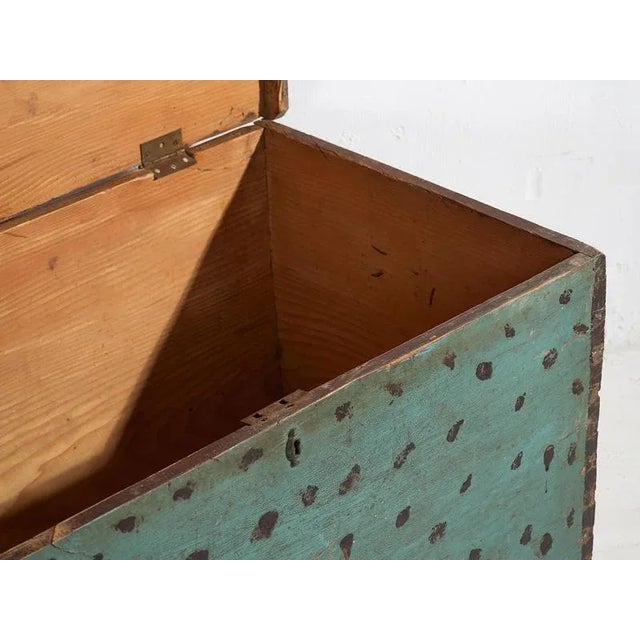 1920s Vintage Mint Green Storage Trunk, 1920 For Sale - Image 5 of 10