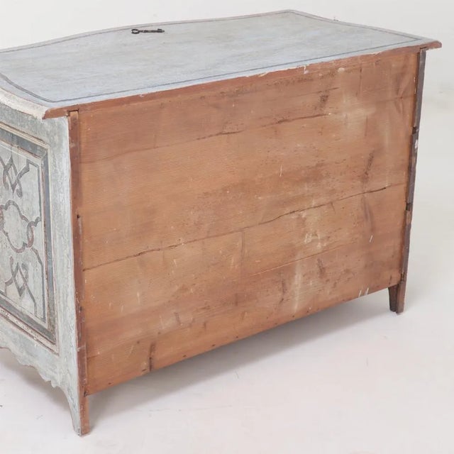 French Baroque Commode / Chest of Drawers, 18th Century. For Sale - Image 3 of 8
