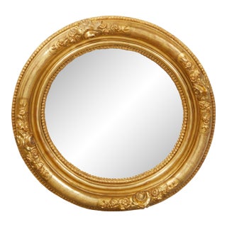 English 19th Century Round Giltwood Mirror with Carved Flowers and Etched Motifs For Sale