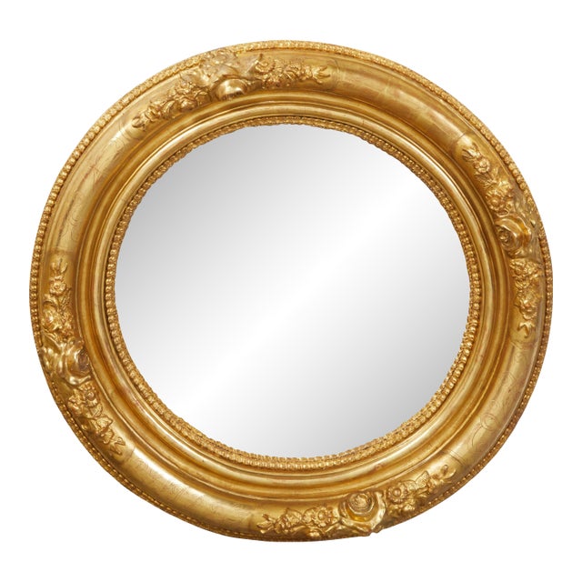 English 19th Century Round Giltwood Mirror with Carved Flowers and Etched Motifs For Sale