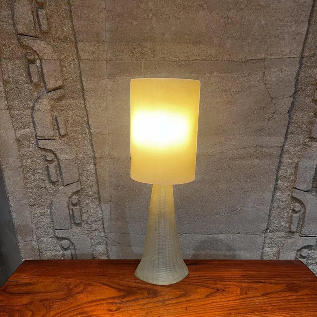 1970s Vintage Modern Resin Table Lamp For Sale - Image 4 of 7