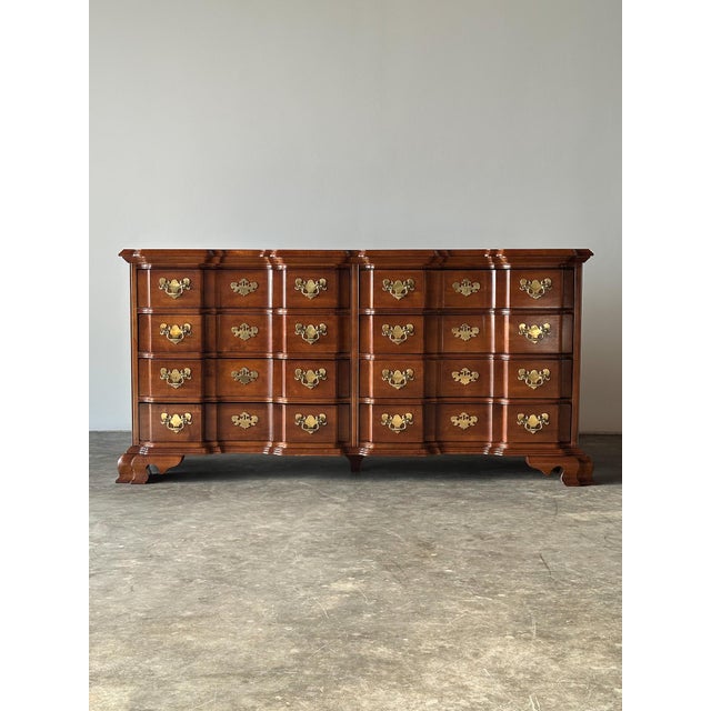 This eight-drawer vintage dresser has a rich mahogany tone and a classic Georgian block-front shape, with a serpentine...
