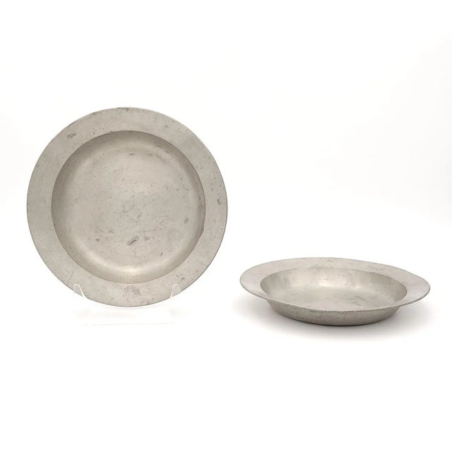 A pair of pewter plates, 18th or 19th century.