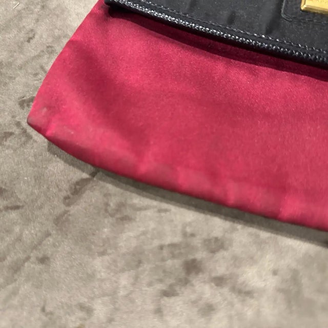 1960s Elegant 1960s Vintage Sorelle Fontana Silk and Leather Evening Clutch For Sale - Image 5 of 12