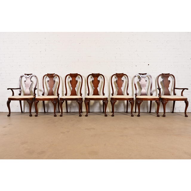 A gorgeous set of seven Queen Anne or Georgian style dining chairs By Baker Furniture USA, Circa 1980s Solid carved...