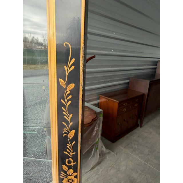 1980s Drexel 'Et Cetera' Chinoiserie Decorated Corner Display Cabinet For Sale - Image 12 of 17