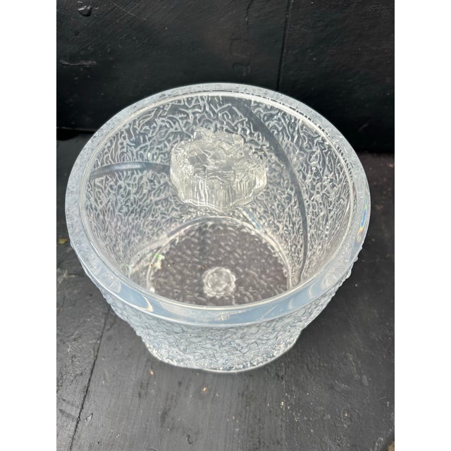 1970s 1970s Mid-Century Modern Textured "Iceberg" Lucite Ice Bucket – Attributed to Grainware For Sale - Image 5 of 8