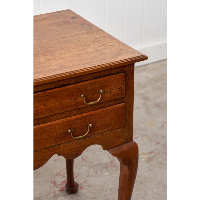 Early 19th Century Georgian Oak Lowboy With Original Swan Pulls For Sale - Image 4 of 13