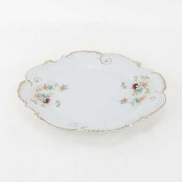 Early 20th Century Elegant Antique White and Gold Porcelain Plate With Floral Motif For Sale - Image 5 of 9