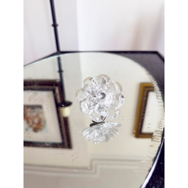 Metal Vintage Y2k Clear Resin Flower Cocktail Ring, Size 6 For Sale - Image 7 of 16