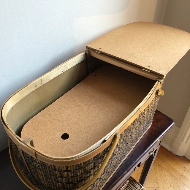 Tan 1960s Mid-Century Modern Raffia Picnic Basket For Sale - Image 8 of 13