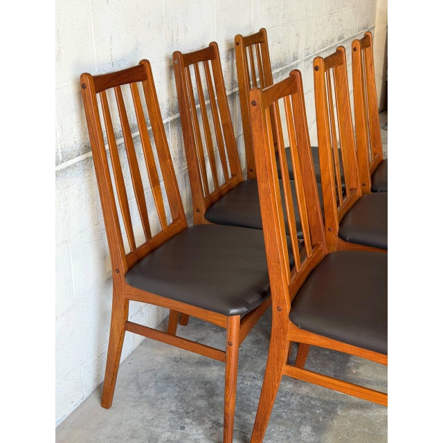 1970s Teak Slat Back Dining Chairs Set of 6 in Black Upholstery Danish Mid-Century Modern 1970s For Sale - Image 5 of 12