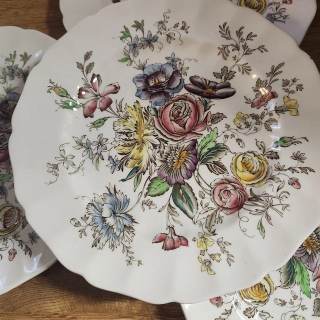 Johnson Brothers Vintage Mid-Century Modern Johnson Bros Sheraton 10" Floral Dinner Plates -Set of 4 For Sale - Image 4 of 6