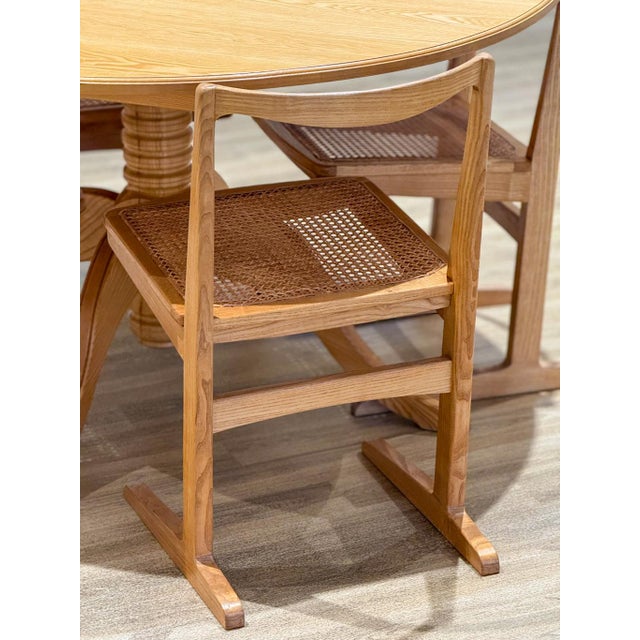 Mid-Century Circular Dining Table in Elm and Chairs in Rattan, 1960s, Set of 5 For Sale - Image 4 of 12