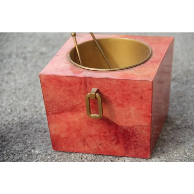 Measurements: Ice box: height cm 13, width cm 16.5, depth cm 16.5 Pitcher: height cm 25, width cm 9.5, depth cm 9.5 This...
