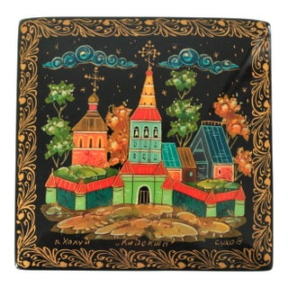 Vintage Russian Hand-Painted Papier-Mâché Lacquer Trinket Box For Sale