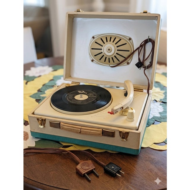 Vintage Melodyne Portable Record Player, 1960s For Sale - Image 12 of 12