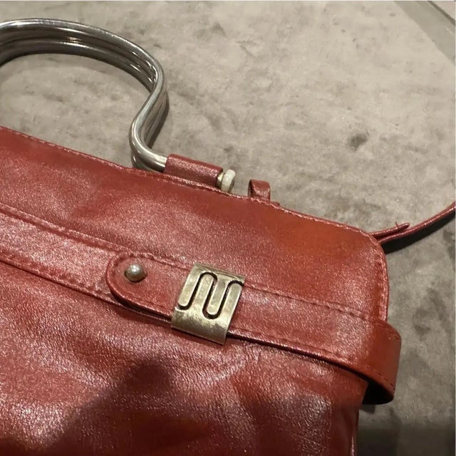 Animal Skin 1970s Red Leather and Silvered Metal Italian Shoulder Bag For Sale - Image 7 of 12