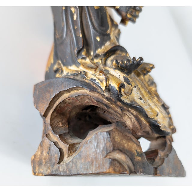 16th Century or Earlier Chinese Ming Dynasty Gilt Lacquer Wood Guanyin Figure For Sale - Image 15 of 16