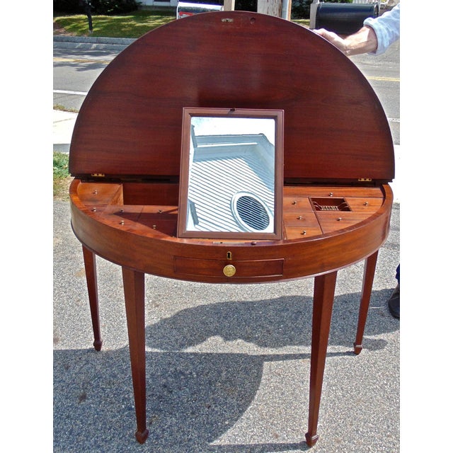 Wood 18th Century George III Hepplewhite Mahogany Dressing Table For Sale - Image 7 of 10