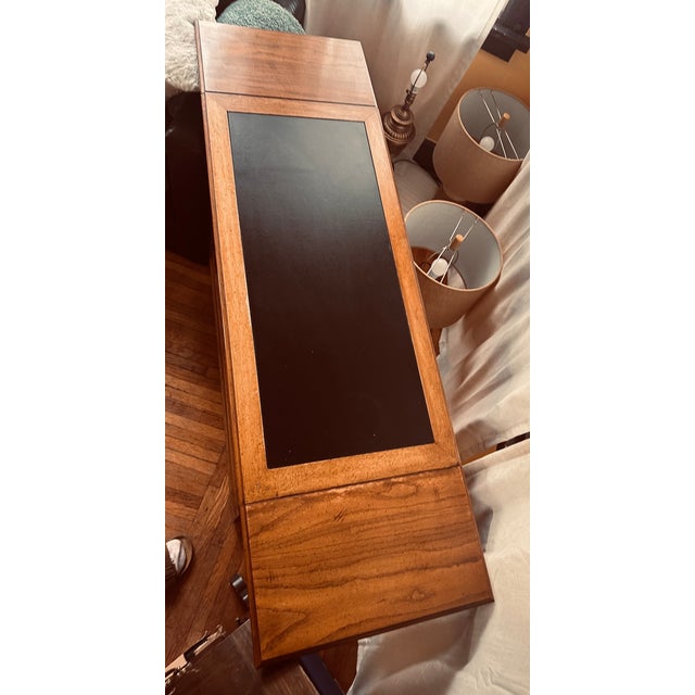 Traditional Vintage Stanley Furniture Drop-Leaf Console Table / Server – Traditional Style For Sale - Image 3 of 12