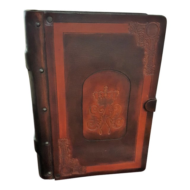 Traditional Leather and Wood Embossed Cigar Box For Sale