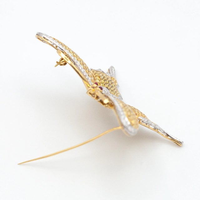 1990s 18k Yg and Wg Fancy Yellow & White Diamond Butterfly Brooch For Sale - Image 5 of 12