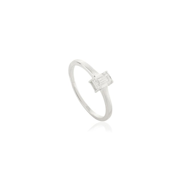 18k Gold Emerald-Cut Diamond Modern Engagement Ring Size 8 For Sale - Image 4 of 11