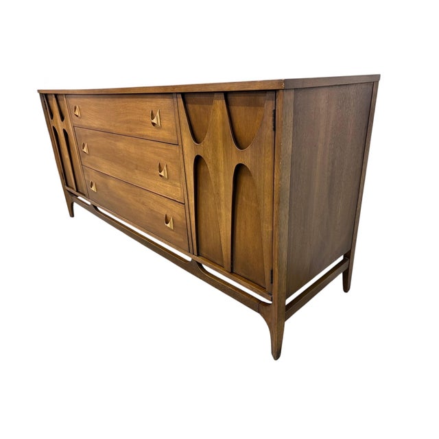 Mid-Century Modern Mid-Century Modern Broyhill Brasilia Walnut Sideboard For Sale - Image 3 of 10