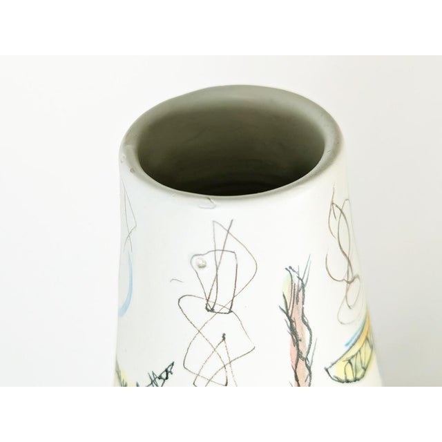 1960s Large Decorative Vase with Hand-Painted Mariachi and Dancers Scene, 1950s-1960s For Sale - Image 5 of 17