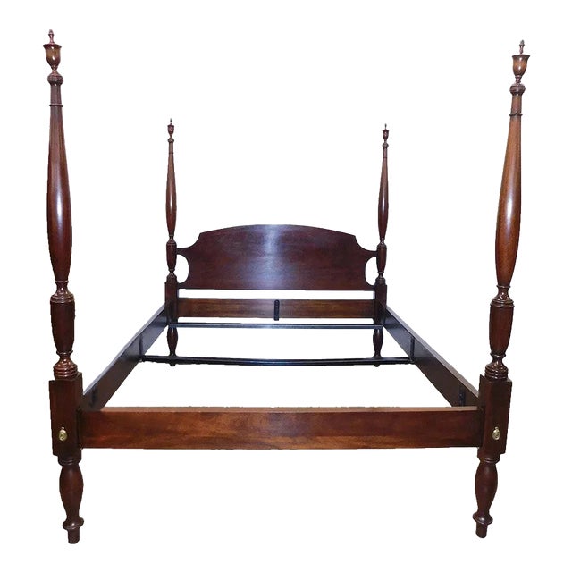 1980s Henkel Harris Mahogany Queen Size Four Post Carved Bed Made in Virginia For Sale