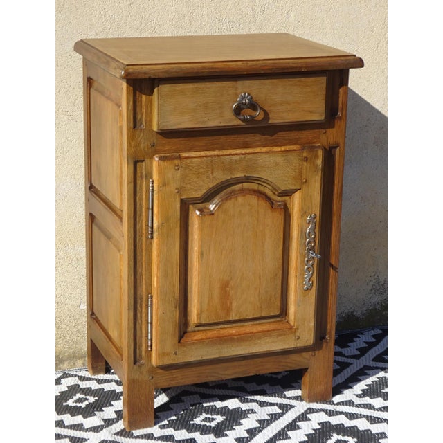 Solid oak top with rounded edges, sanded and varnished in a matte clear coat. One storage drawer with an aged metal...