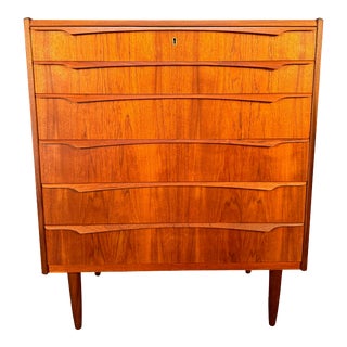 Vintage Danish Mid Century Modern Teak Chest of Drawers Dresser For Sale